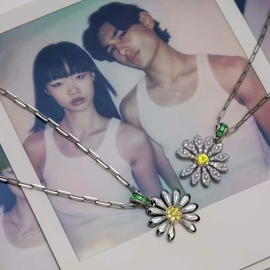 Daisy Pendant Necklace