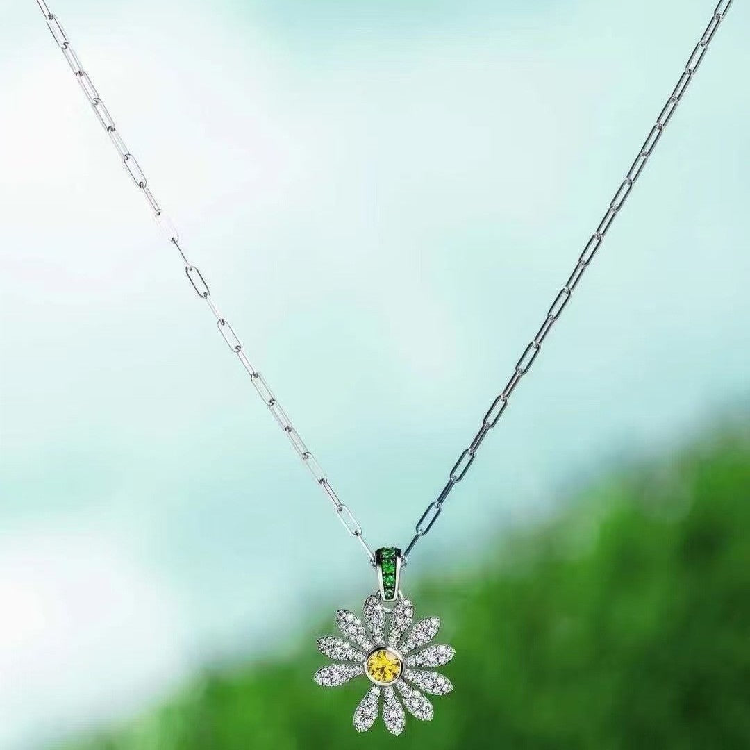 Daisy Pendant Necklace
